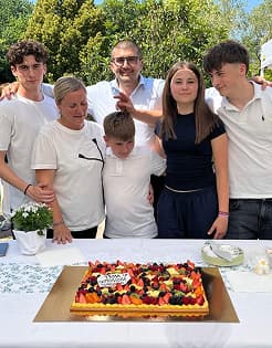team-image